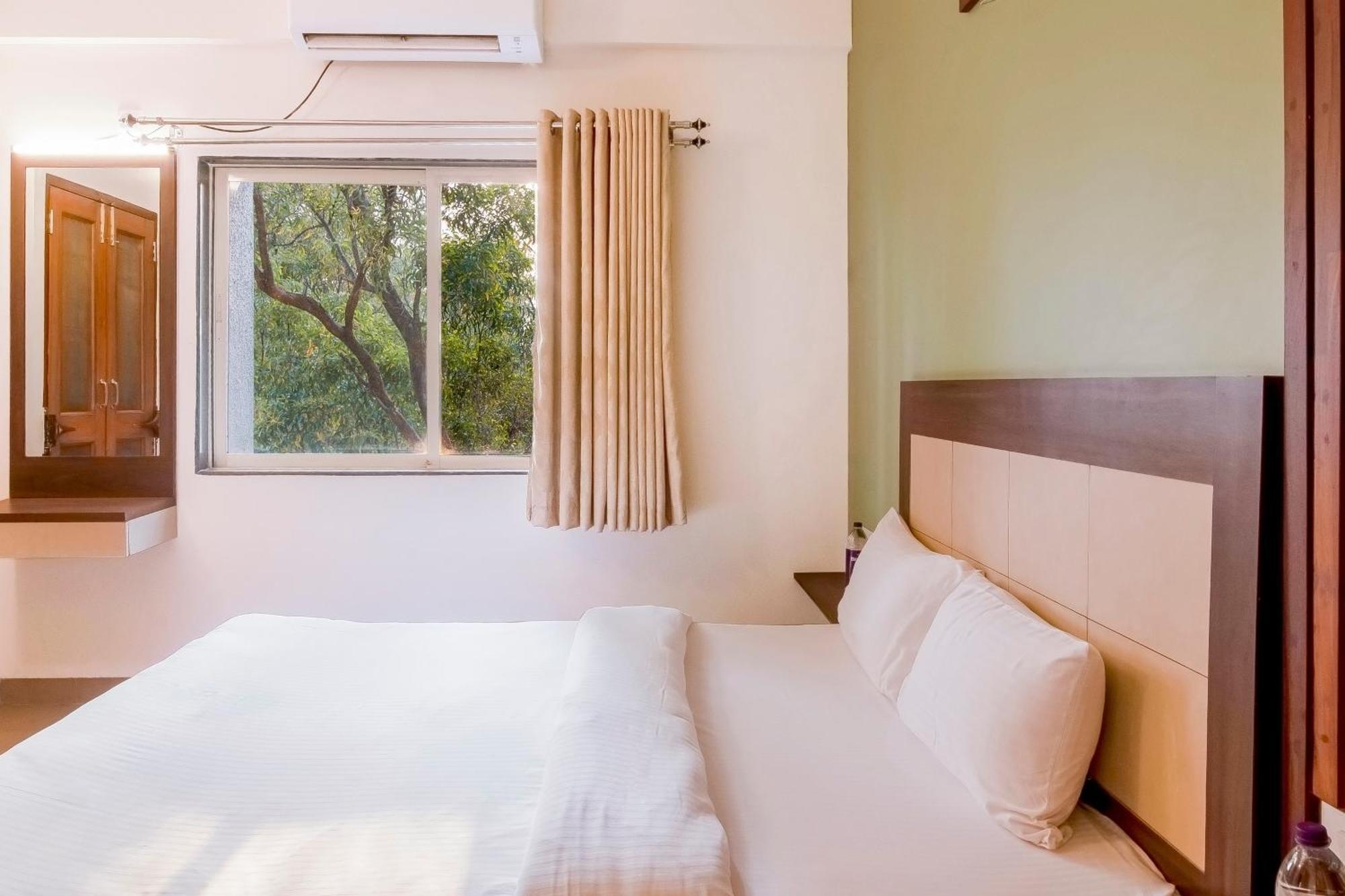 Hotel Sterling Stolen Heaven Lonavala Habitación foto