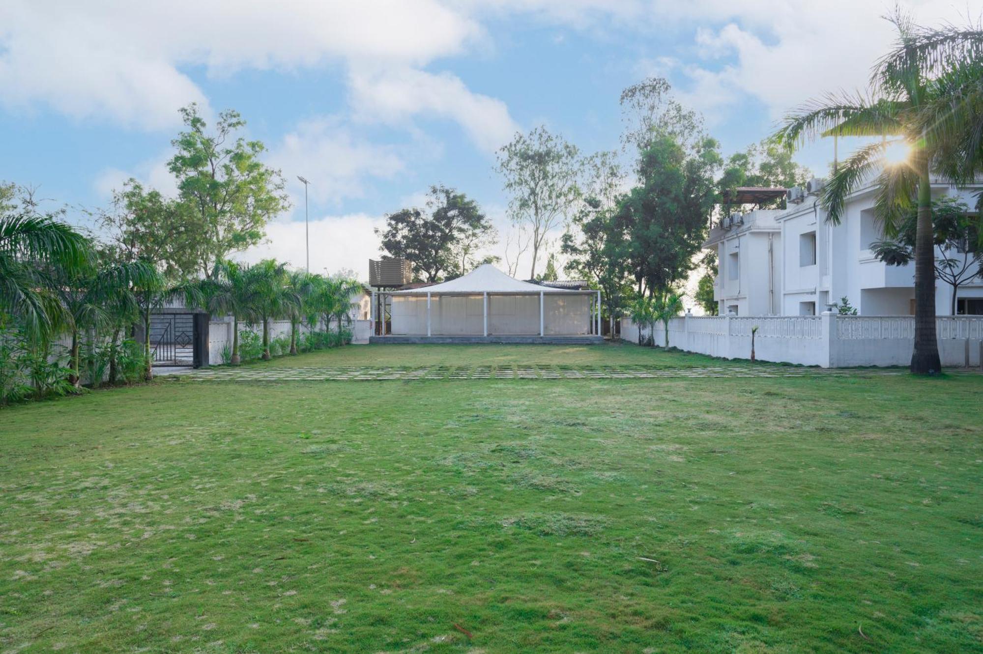 Hotel Sterling Stolen Heaven Lonavala Exterior foto