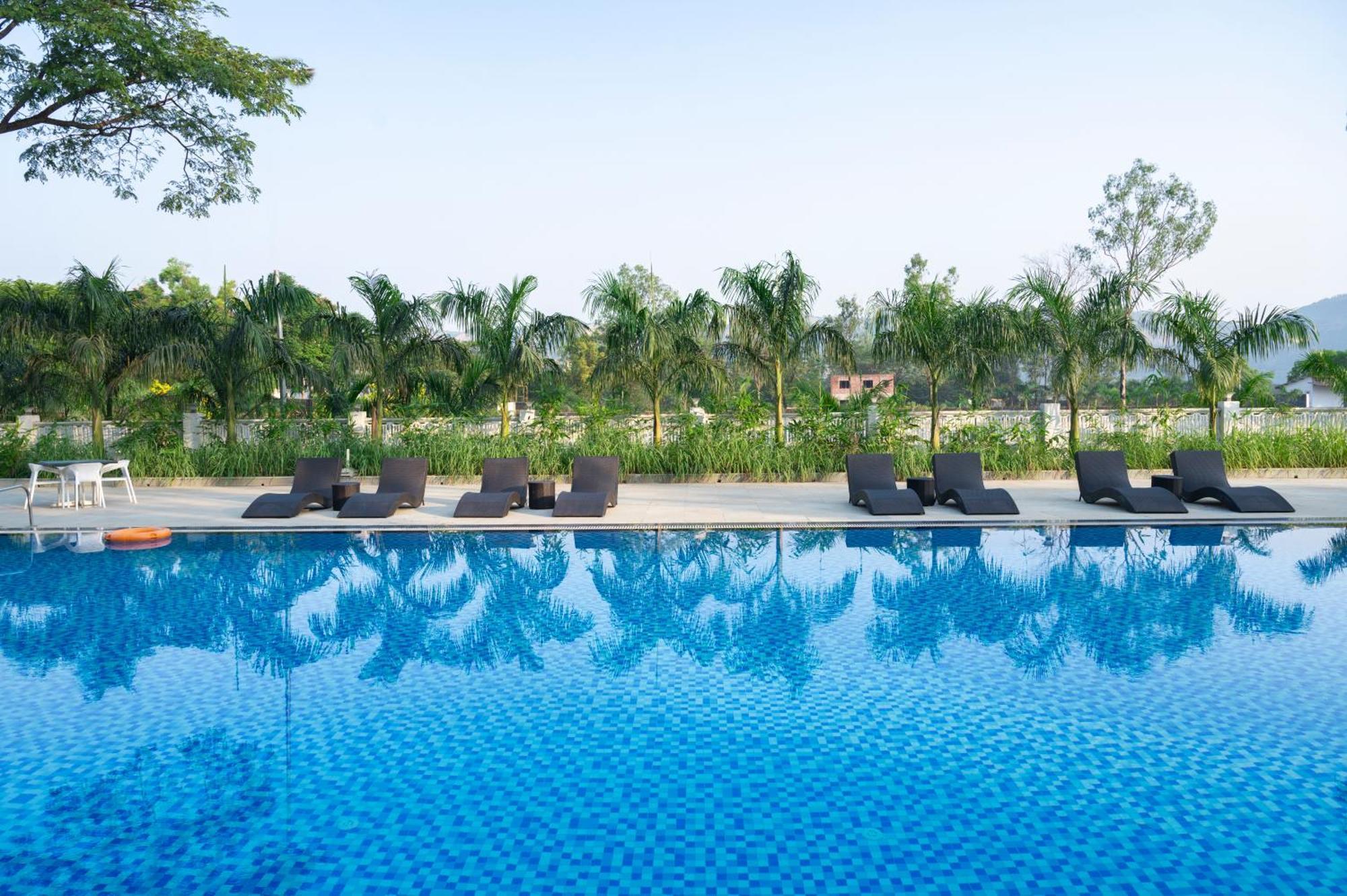 Hotel Sterling Stolen Heaven Lonavala Exterior foto